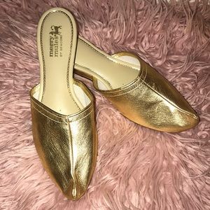 Gold shoes